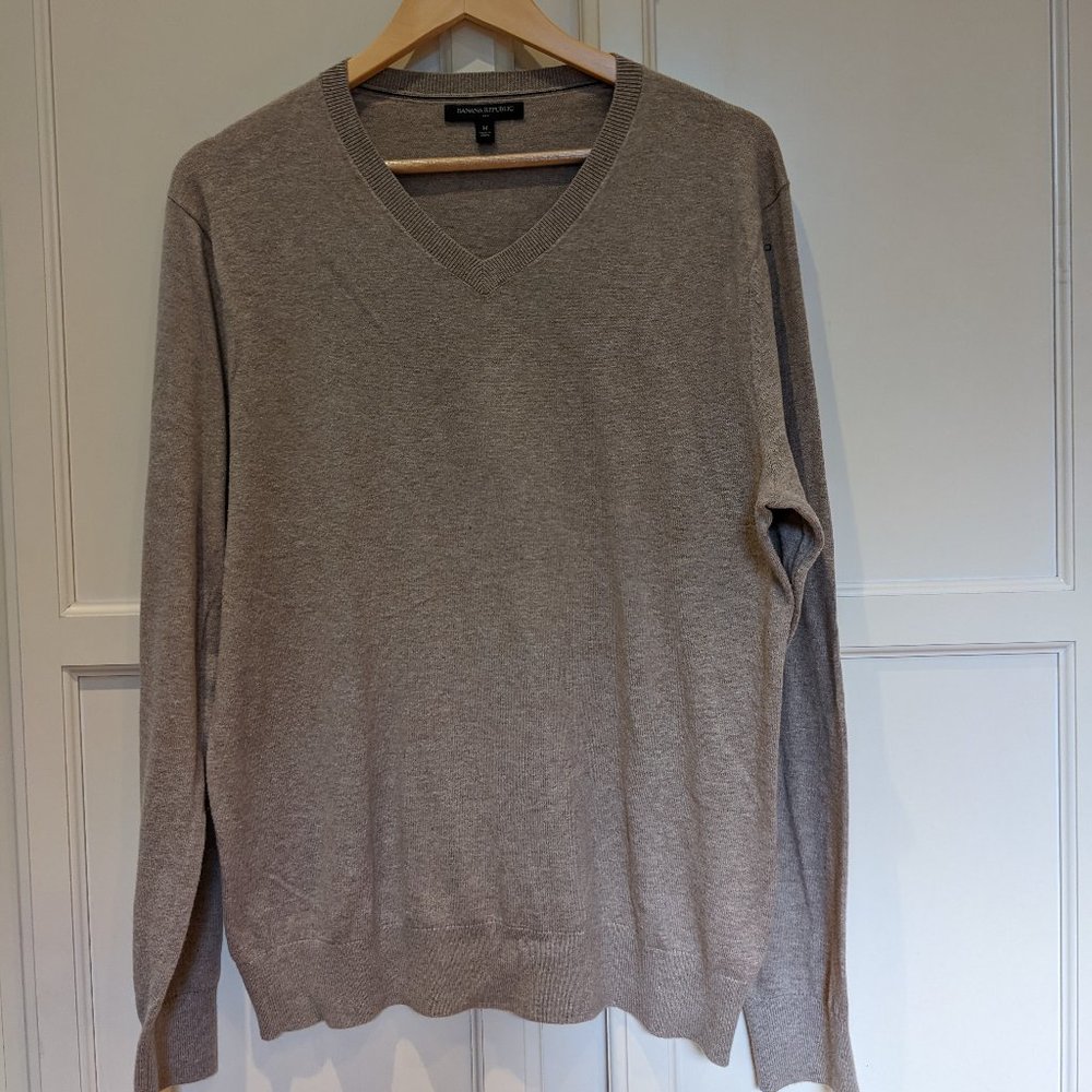 Banana Republic V-Neck Sweater M Beige Tan Neutral